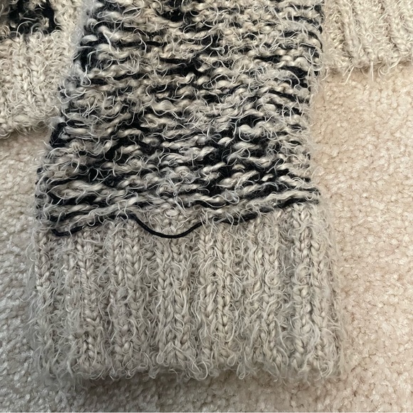 Bardot - Waterfall style animal print fuzzy sweater - Picture 5 of 11